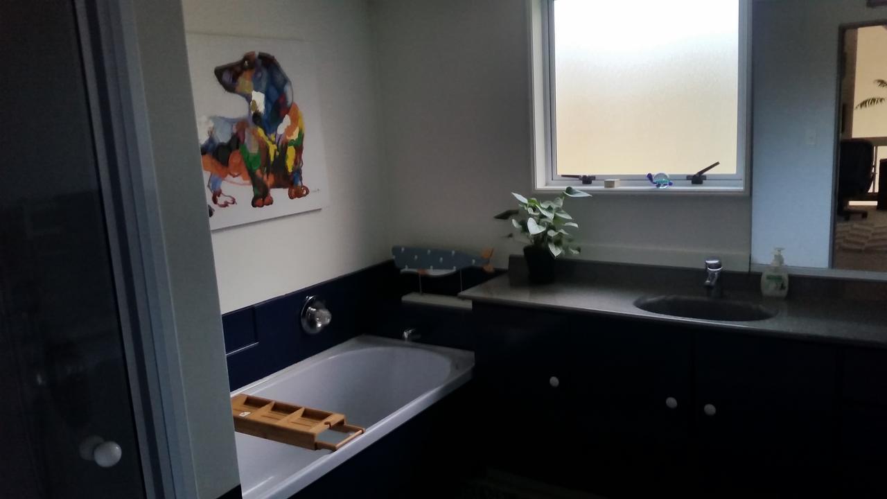 Berni'S Boutique Bnb Christchurch Luaran gambar