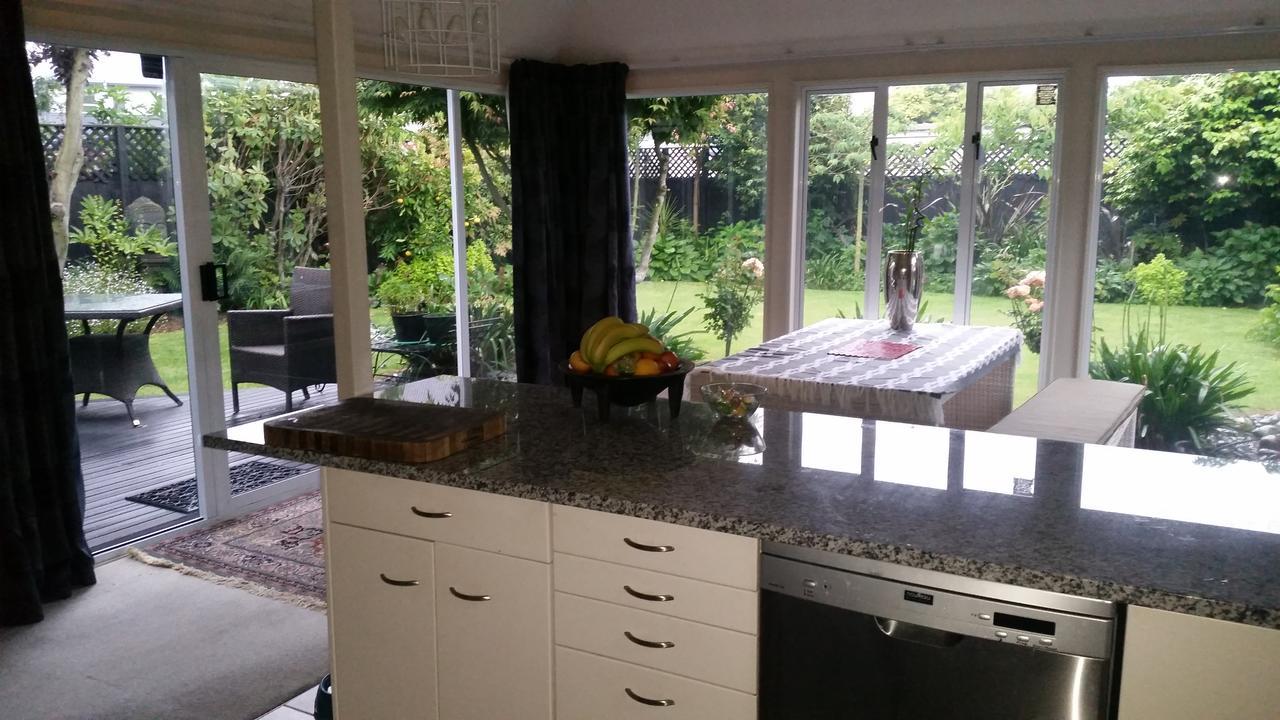 Berni'S Boutique Bnb Christchurch Luaran gambar