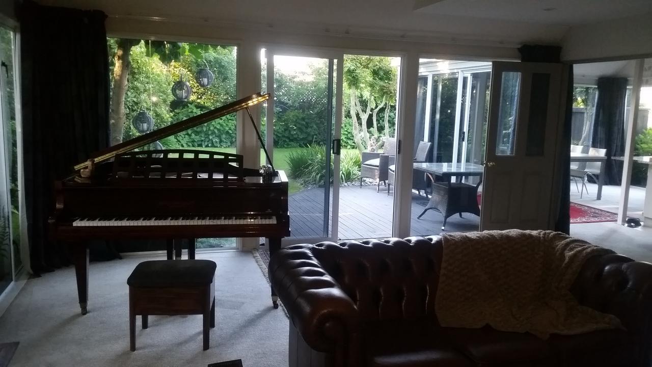 Berni'S Boutique Bnb Christchurch Luaran gambar