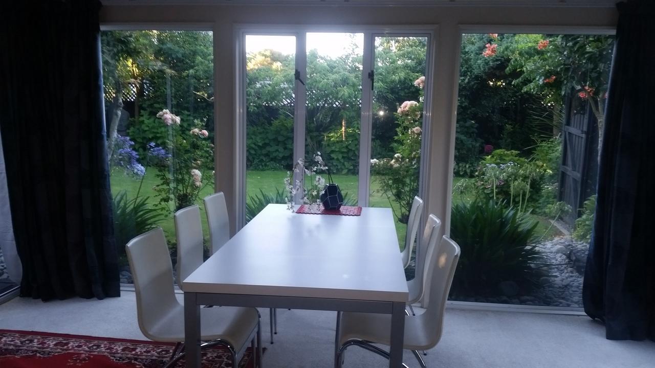 Berni'S Boutique Bnb Christchurch Luaran gambar